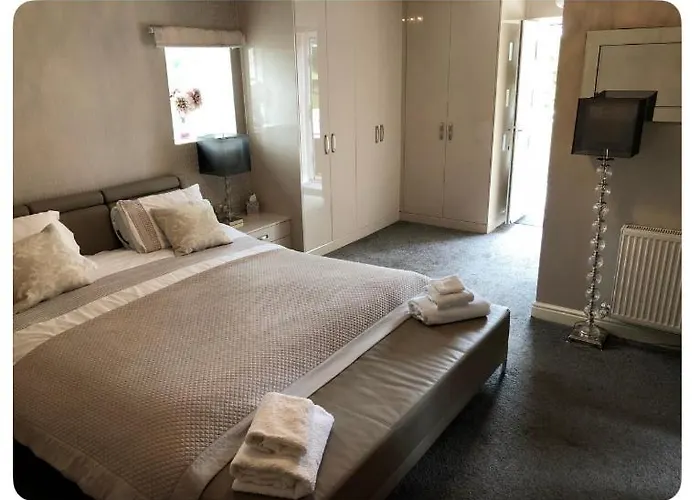 The Oaks A Private Room In Our Home With Its Own Entrance With Internal Doors Locked More Suited To Quieter Guests Wanting A Peaceful Stay